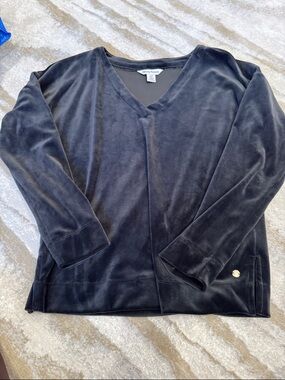 Tommy Bahama Black V-Neck shirt